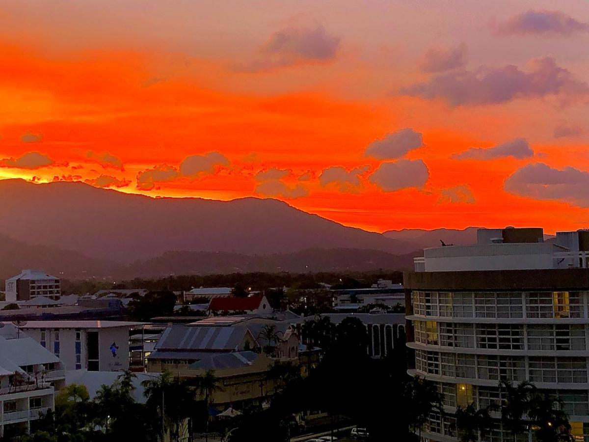 Cairns Apartment Esplanade Ocean Views Exterior photo